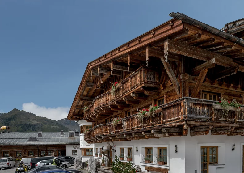 Traditionelles altes Landhaus mit viel Holz