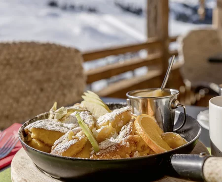 Kaiserschmarren Schmankerl Pfanne mit Apfelmus 